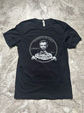 Lincoln's Portland Maine "In Spirits We Trust" Speakeasy Souvenir T-Shirt M